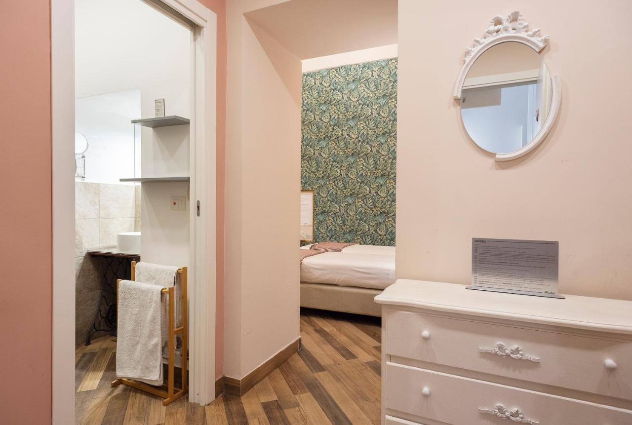 Tredici Boutique Rooms Napoli Ngoại thất bức ảnh